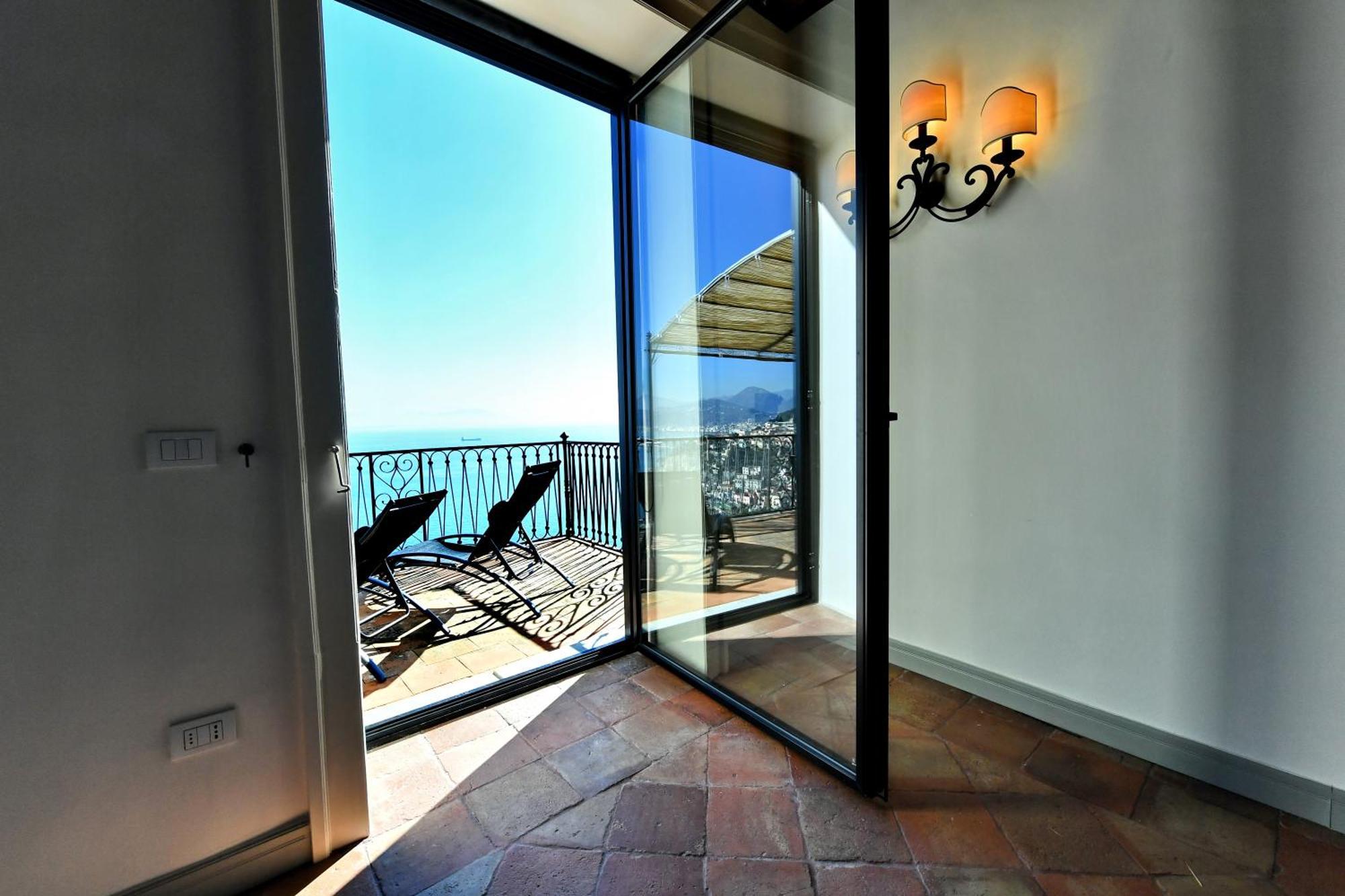In Costa Relais & Luxury Suites Vietri sul Mare Exterior photo