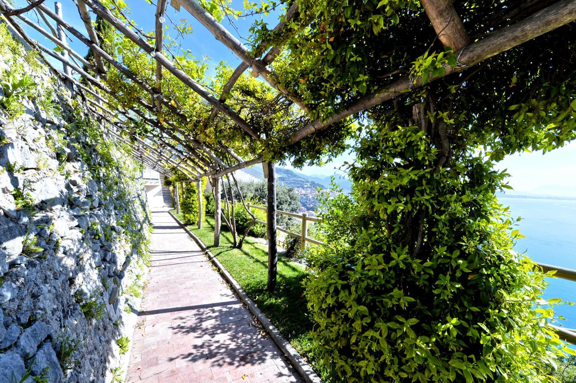 In Costa Relais & Luxury Suites Vietri sul Mare Exterior photo